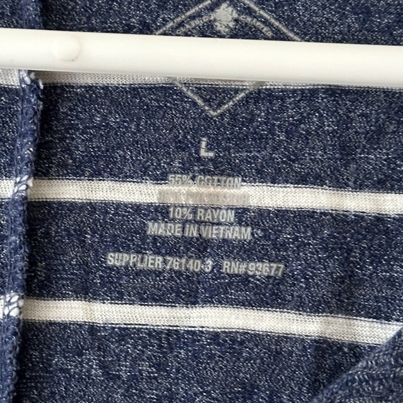 🎈🎈🎈St John’s  Bay Less Monday More Weekend T-Shirt Size Large - Picture 3 of 11